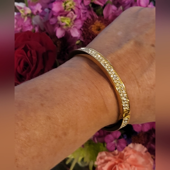 GORGEOUS NWOT J CREW BRACELET RHINESTONES ALL THE WAY AROUND